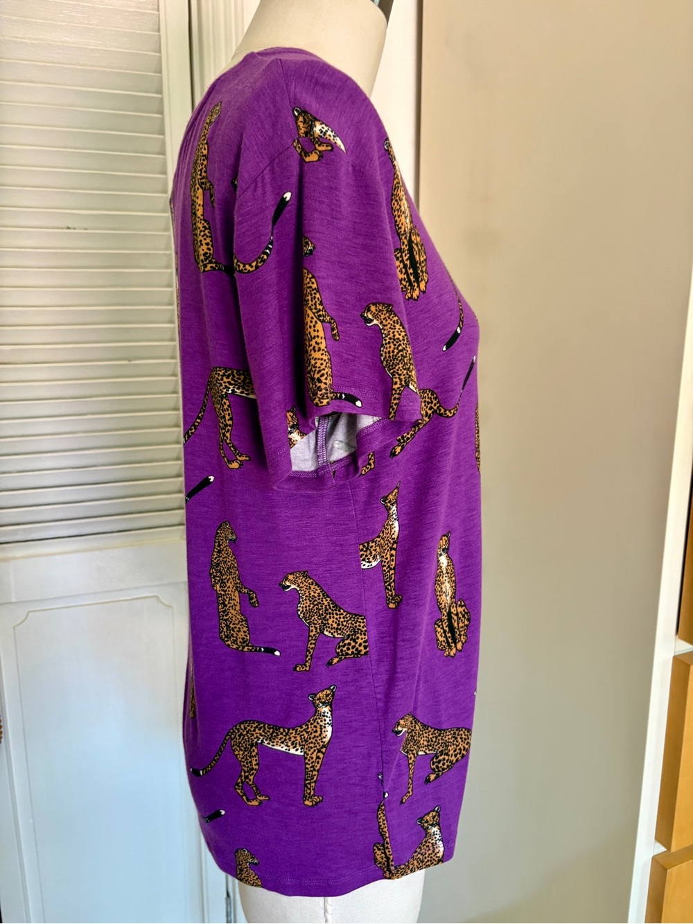Purple ModCloth  Cheetah Print Short Sleeve Tee SZ L - Picture 3 of 7